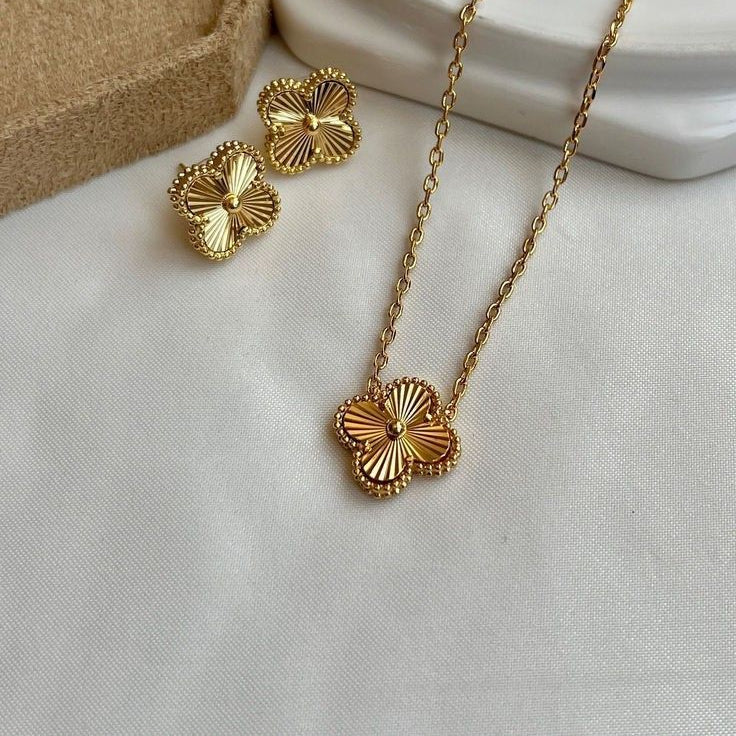 Clover Necklace